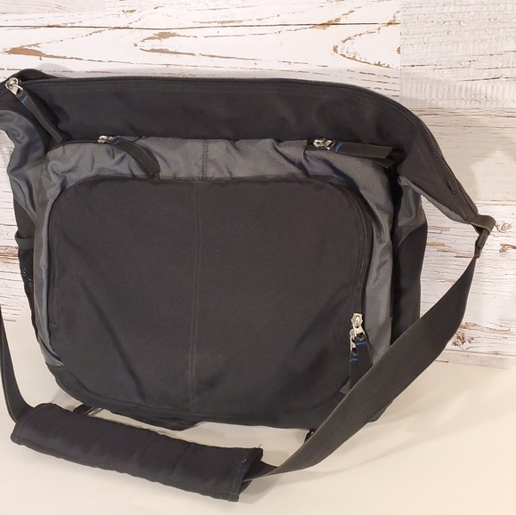 Jansport cross-body back pack - Picture 2 of 8